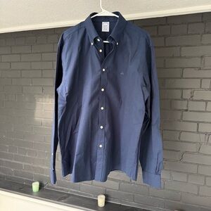Brooks Brothers navy blue men’s button-down Oxford shirt, regular fit, large